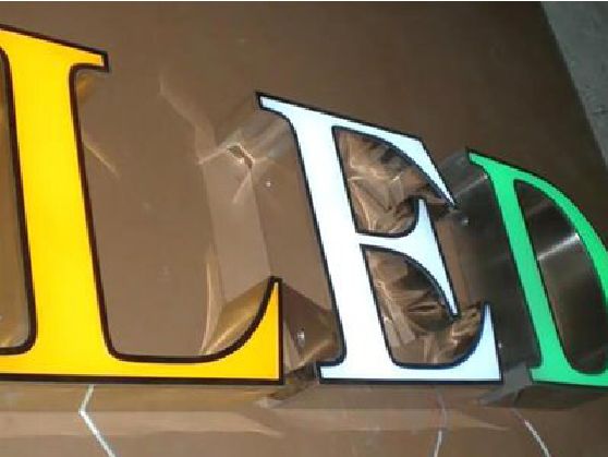 隆回介绍LED招牌的基础知识。